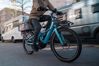 Das neue E-Lastenrad von Cube verfügt über einen herkömmlichen Bosch Performance CX Motor mit 85 Nm Drehmoment.