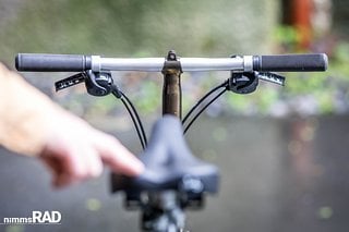 Die am Testbike montierte Flat-Version des Lenkers hat eine sportliche, aber angenehme Sitzposition zur Folge.