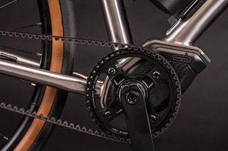 Der Bafang m800-Mittelmotor fügt sich geschmeidig ins Rahmendesign ein.