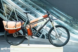 Marm ist Konstantin Drusts persönlicher Stan: Marm ist nämlich sein größter Fan, hat die gleiche Körpergröße und besitzt bereits drei seiner Bikes – das neueste ist ein XXL-Reiserad für lange Touren mit zwei Dackeln.