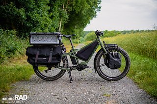 Das Tern Orox S12 27,5" ist ein vielseitiges E-Lastenrad, das sowohl für den urbanen Einsatz als auch für anspruchsvolle Geländefahrten entwickelt wurde.