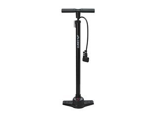 Die Crivit Standpumpe XL ist für alle gängigen Ventilarten und Aufpump-Jobs geeignet. UVP: 9,99 €.