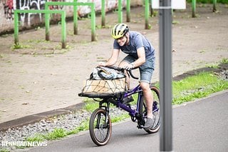 Die Beschleunigung aus eigener Kraft ist besser, als man bei einer 50 kg-Fuhre mit Gepäck ahnen würde.