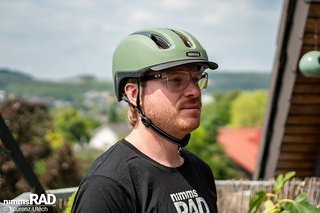 Der Nutcase Vio Adventure Mips ist ein moderner Fahrradhelm mit integriertem Aufprallschutz (MIPS) und Schirm zum Schutz vor Sonne und sonstigen äußeren Einflüssen. Der Nutcase Vio Adventure Mips ist ein moderner Fahrradhelm mit integriertem Aufprallschutz (MIPS) und Schirm zum Schutz vor Sonne und sonstigen äußeren Einflüssen.