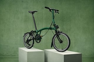 Die Brompton P Line in der neuen Saisonfarbe Emerald Lacquer.