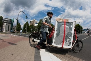 Das Fahrrad als Transportmittel: Auch im Logistiksektor sollen, wenn es nach der EU-Kommission geht, zukünftig weniger Autos durch unsere Städte rollen.