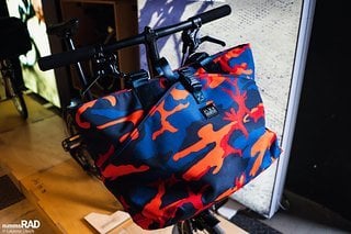 Integrierte Faltradtasche am Brompton.