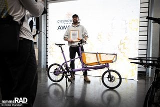 Yoonit sitzen in Hamburg und machen kompakte Lastenräder. Das Yoonit Race ist das ultraleicht-Renn-Cargobike. Mehr Machbarkeitsstudie als Verkaufsschlager.