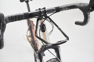 Der minimalistische Frontgepäckträger soll bis zu 5 kg Gepäck tragen können. Der minimalistische Frontgepäckträger soll bis zu 5 kg Gepäck tragen können.