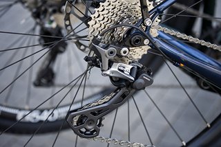 An den beiden Select-Modellen kommen Einfach- bzw. Zweifach-Antriebe der Shimano GRX Reihe zum Einsatz. An den beiden Select-Modellen kommen Einfach- bzw. Zweifach-Antriebe der Shimano GRX Reihe zum Einsatz.