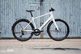 Das Canyon Commuter:ON 7 verschreibt sich dem effizienten Pendeln und kommt mit dem neuen Fazua Ride 60-Motor, Gravelbereifung und einem Gesamtgewicht von knapp 18 kg.