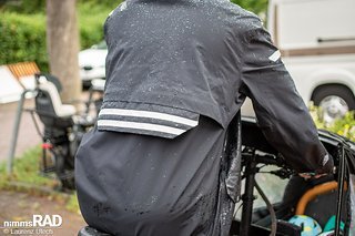 Es hat nicht viel geregnet in diesem Frühjahr, aber wenn, dann war die Jacke von Medvind am Start. Es hat nicht viel geregnet in diesem Frühjahr, aber wenn, dann war die Jacke von Medvind am Start.