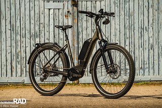 Das edle Diamant 138 E-Bike kommt mit Federgabel, Stollenreifen und starkem Performance Line CX-Motor von Bosch daher – UVP: 4.299 €