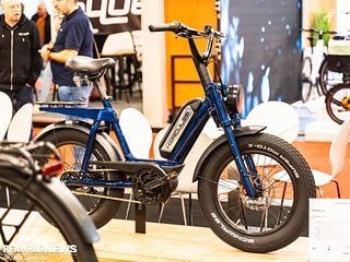 Mit dem Prima 5E Kompakt-E-Bike lässt Hercules den Spirit des beliebten 80er-Jahre-Mofas wieder aufleben.