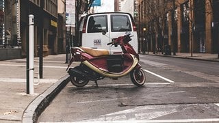 Auch motorisierte Zweiräder parken ab kommendem Jahr in Berlin gratis.