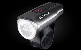 Sigma Aura 60 – 60 Lux, 60 €, StVZO-zugelassenes Frontlicht mit 3 Leuchtmodi und 4–10 Stunden Leuchtdauer.