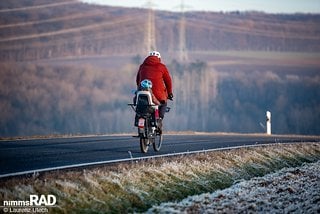 Streng genommen darf man mit dem Multicharger2 GT vario HS, das laut Straßenverkehrsgesetz ein Kleinkraftrad ist, nur auf der Straße – oder in seinem Privatwald fahren.