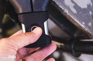 Sobald der Fingerabdruck nicht genau mittig aufliegt, gibt's einen Fehlversuch. Sobald der Fingerabdruck nicht genau mittig aufliegt, gibt's einen Fehlversuch.