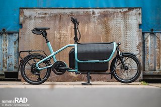 Das Carrie ist das neueste Lastenrad im Aufgebot von Riese & Müller und soll auch deren kompaktestes Cargobike sein – wird es in diesem Testfeld bestehen?