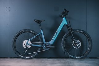 Das Cube Reaction Hybrid ABS 750 ist ein vielseitges E-MTB mit Bosch ABS, das auch als Tiefeinsteiger erhältlich ist.