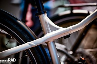 Das Bike ist in zwei Rahmengrößen erhältlich und soll zudem konfigurierbar sein – 20 kg bringt das Standardmodell auf die Waage.