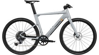 Das Canyon Roadlite:ON CF9 kommt mit Carbonrahmen und Fazua Ride 60 – Preis: 4.999 €; Gewicht: 16 kg