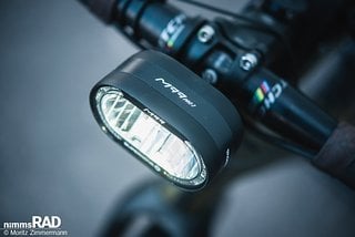 Der Supernova M99 Pro 2 ist mit 3.000 Lumen maximaler Lichtleistung der hellste StVZO-zugelassene E-Bike-Scheinwerfer.