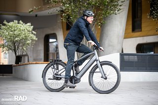 Auf dem Canyon Precede:ON AL 7 fühlt man sich in der Stadt zu jeder Situation richtig ausgestattet.