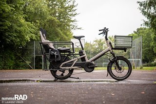 Das neue Moustache Lundi 20 Cargo kommt mit einem komplett neuen Rahmen, 20-Zoll-Bereifung und einer ausgeklügelten Abstellvorrichtung daher.