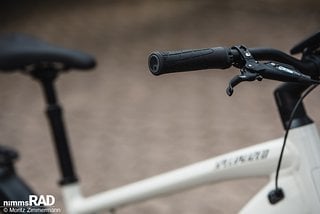 Das Turbo Vado kommt mit etwas sportlicherer Geometrie daher und in der Top-Version auch mit 4-Kolben-Bremsen von Sram.