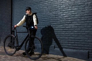 Das neue Elops Speed 900E ist das neue Urban E-Bike im Aufgebot Decathlons und kommt mit schlankem Rahmen und schlankem Preis von nur 1.899 €.