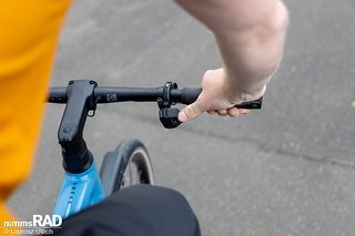 Adaptive Learning im Einsatz: Manuelle Korrekturen werden gespeichert, das System passt das Schaltverhalten schon nach wenigen Kilometern an den Fahrstil an.