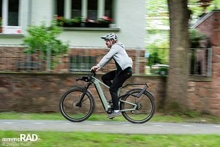 Das Delite4 liegt sehr satt auf der Straße und schwebt über Unebenheiten förmlich hinweg.