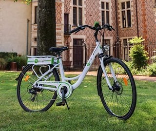 Das Pi-Pop E-Bike nutzt einen Superkondensator statt eines Li-Ionen-Akkus und lädt sich während der Fahrt wieder auf.