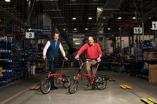 Moment mal! Da sind ja zwei …! Brompton-CEO Will Butler Adams, Gründer Andrew Ritchie, (v.l.n.r.)