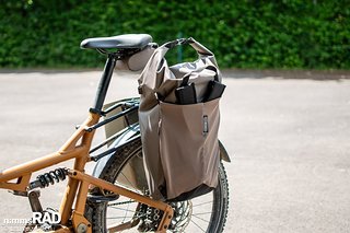 Sportlicher Look: Der Rolltop-Verschluss verleiht dem Vario Lite einen modernen Bikepacking-Charakter.