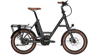 Das i:SY ist ein kompaktes E-Bike der Premiumklasse und überzeugt durch sein ikonisches Rahmendesign und eine starke Ausstattung. Das i:SY ist ein kompaktes E-Bike der Premiumklasse und überzeugt durch sein ikonisches Rahmendesign und eine starke Ausstattung.