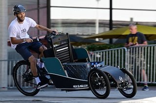 Flink und wendig, trotz hoher Zuladung: Das Mäx & Mäleon Passenger Bike hat viel Platz.