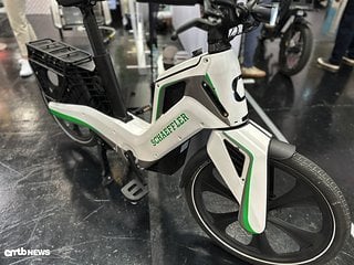 Optisch und faktisch ist das Mocci E-Bike ein ganz schöner Brummer