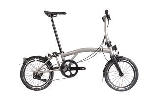 Topmodell mit 12-Gängen ist das Brompton T Line mit Titanrahmen, schlanken 8,8 kg Gesamtgewicht und einer UVP von 4.725 GBP.