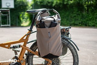 Leicht, robust und vielseitig: Der neue Ortlieb Vario Lite Hybrid-Rucksack fasst 22 Liter, wiegt nur 1.145 g und trägt bis zu 9 kg – erhältlich in vier Farben für 160 € (UVP).