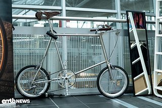 … weil gerade erst fertig geworden: Das Garage 66 Gentlemen-Racer-Prototypen-Rad mit 16-Rädern!