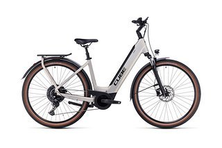 Das Cube Touring Hybrid Pro 625 verfügt über …