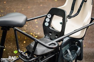 Der Bobike One Junior ist ein Fahrrad-Kindersitz für große Kinder ab 110 cm Körpergröße und bis 35 kg Körpergewicht. Der Bobike One Junior ist ein Fahrrad-Kindersitz für große Kinder ab 110 cm Körpergröße und bis 35 kg Körpergewicht.
