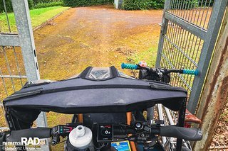 Selbstverständlich wächst die Gesamtbreite des Fahrzeuges an, was im Test aber nicht zu Problemen führte. Selbstverständlich wächst die Gesamtbreite des Fahrzeuges an, was im Test aber nicht zu Problemen führte.