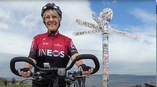 Granny Mave hält den Guiness Rekord als älteste Frau, die (mit 81 Jahren) von Land's End nach John O'Groats radelte.