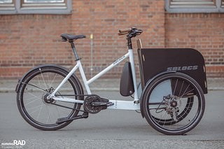 Das calderas_2k ist das erste kompakte Cargobike von Sblocs, in dem zwei Kinder Platz finden.