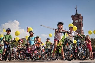 Kinder an die Macht. So wie hier in Berlin macht sich die Kidical Mass für sicherere Straßen stark.