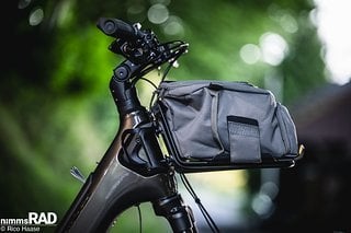 Der optionale Front-Gepäckträger erweitert das Country LX um praktische Transportmöglichkeiten – ideal fürs Pendeln oder Tourengepäck. Der optionale Front-Gepäckträger erweitert das Country LX um praktische Transportmöglichkeiten – ideal fürs Pendeln oder Tourengepäck.