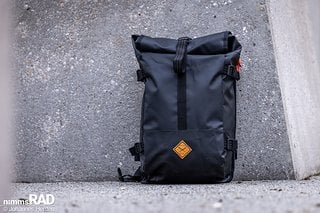 Der Restrop Rolltop Backpack ist ein kompakter, wetterfester Rucksack mit interessanten Features